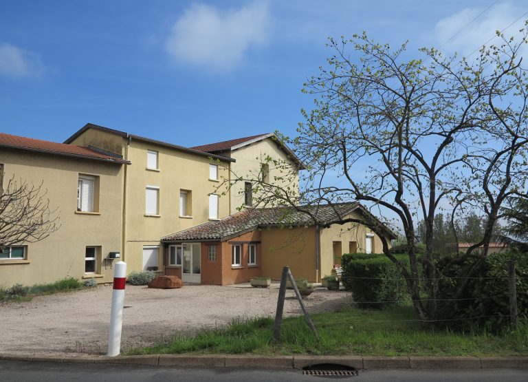 Établissement de l'Abri-Bruyères à Chazay d'Azergues